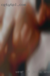 Wear 34 jeans and a large relationship 3sums shirt.